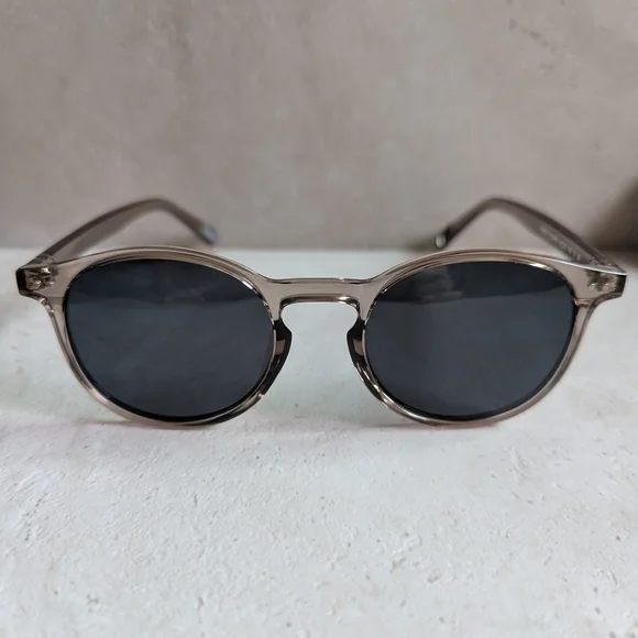 Classic Gray Round Unisex Sunglasses with Case - Picture 2 of 4